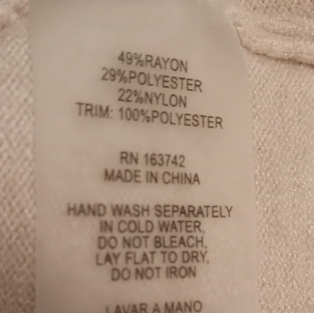 Gianni Milano women's laced embroidered pink sweater. Size XL